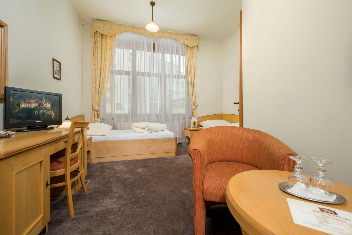 TwinRoom dvoulůžkový pokoj s oddělenými postelemi lůžky hotel Zlatý Lev Jablonec nad Nisou